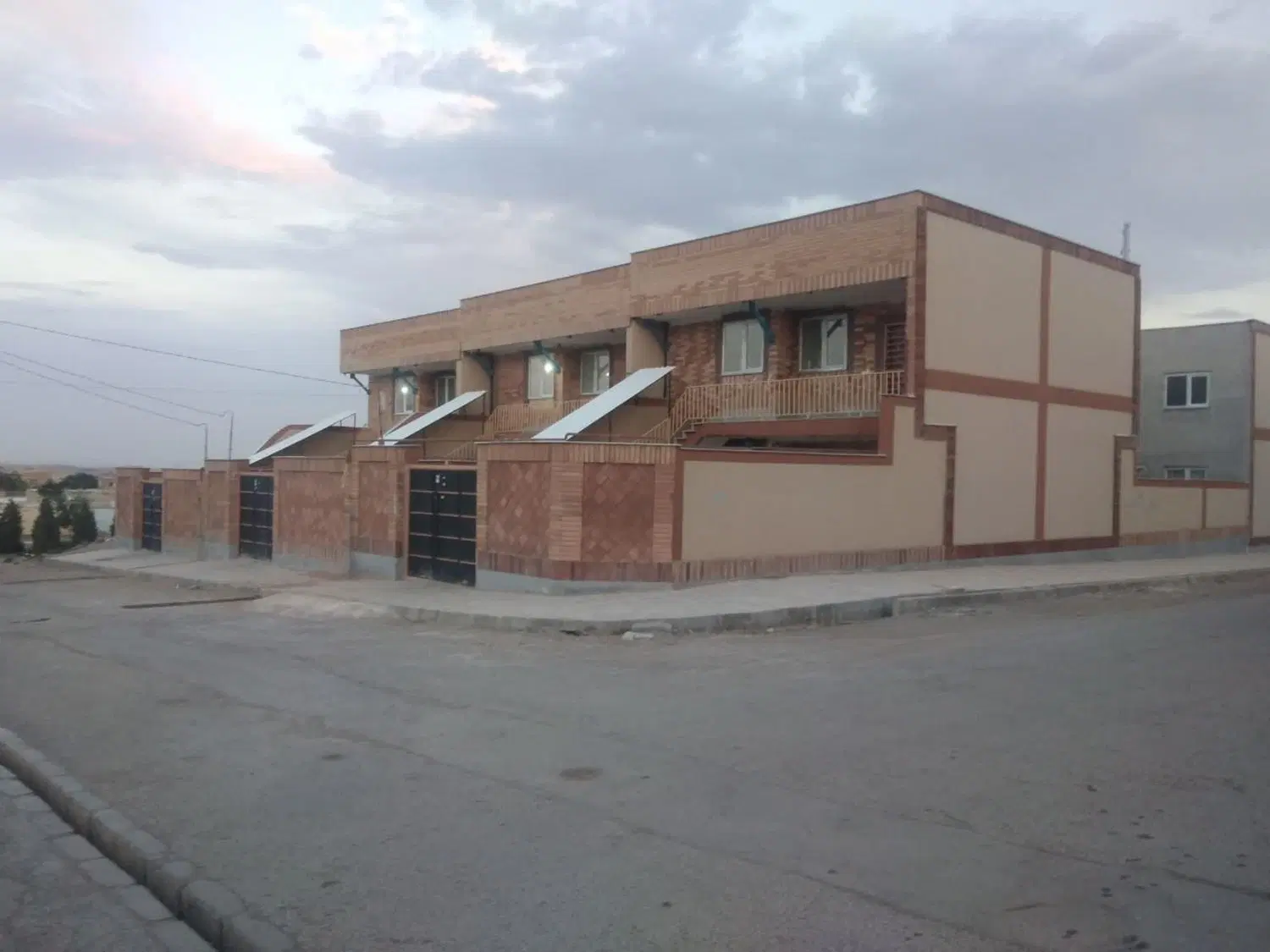 دوطبقه ویلایی روبه آفتاب شمالی مهرگان فاز دوم