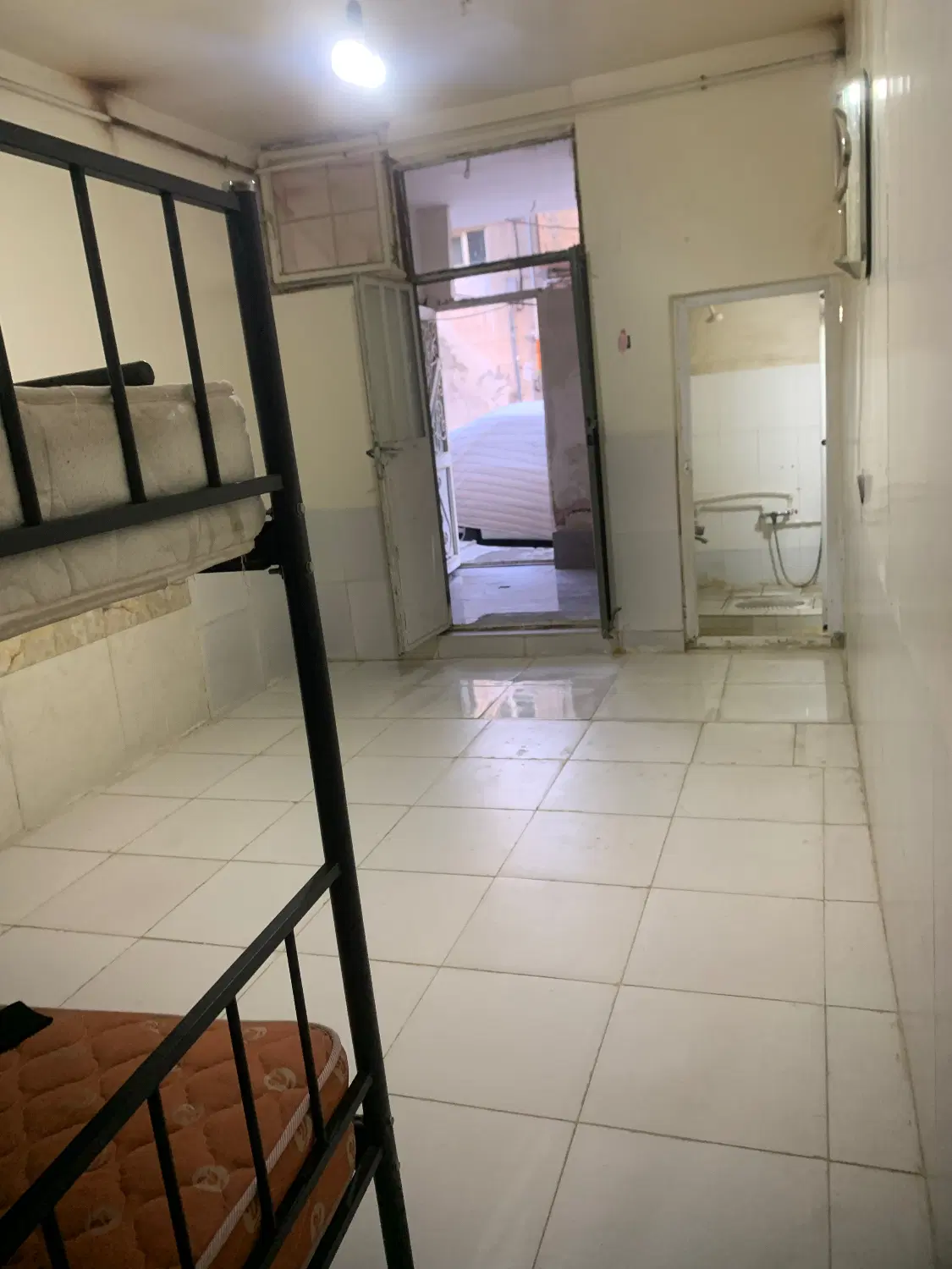 حیاط دربست ۴۰متری فلکه یاغچیان شمس اباد