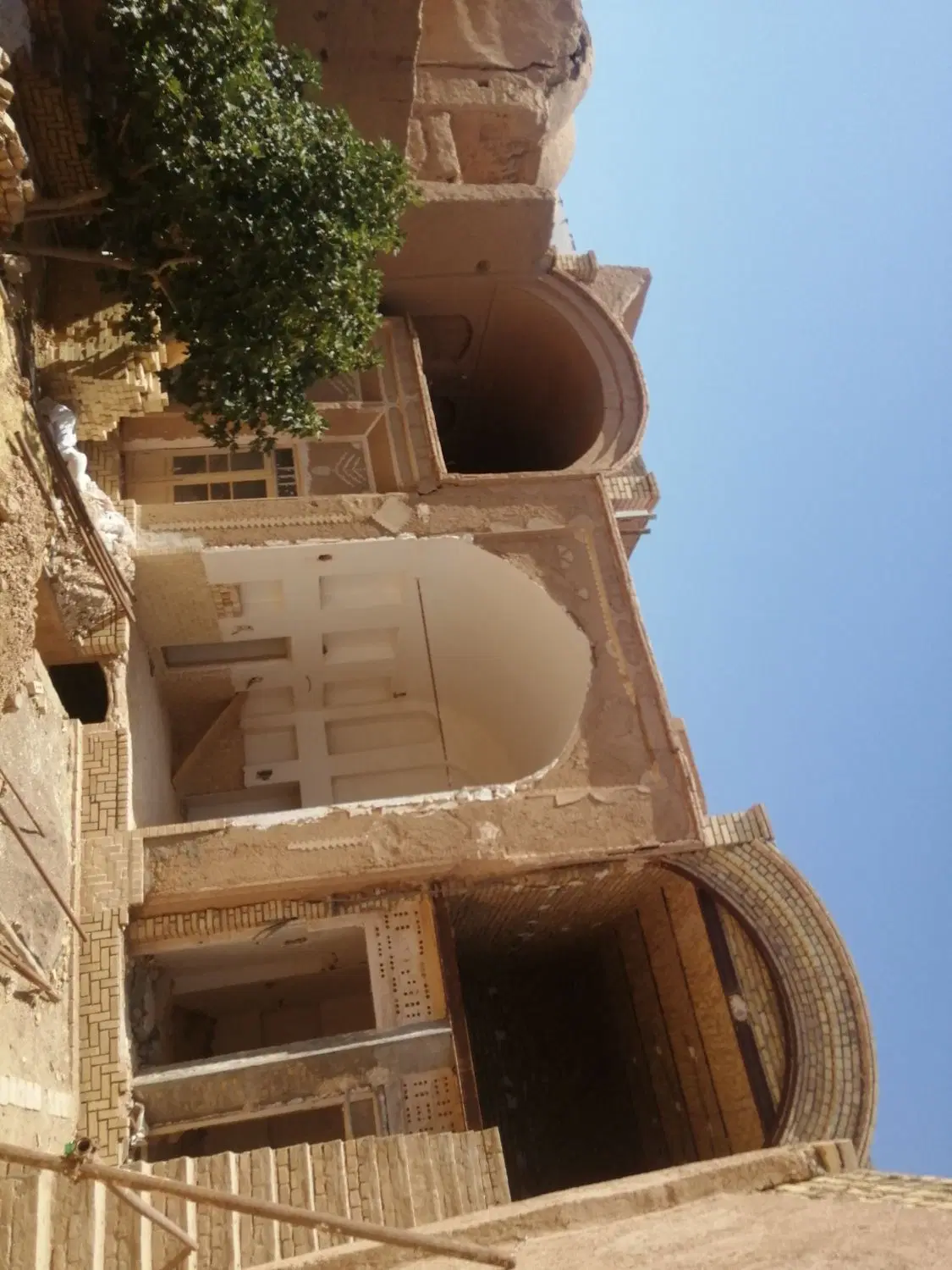 خانه سنتی نیمه ساز