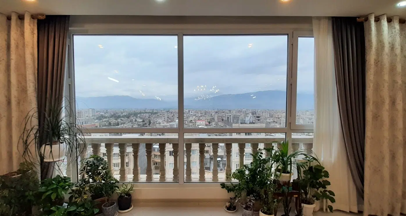 مغازه با دو واحد بالای مغازه