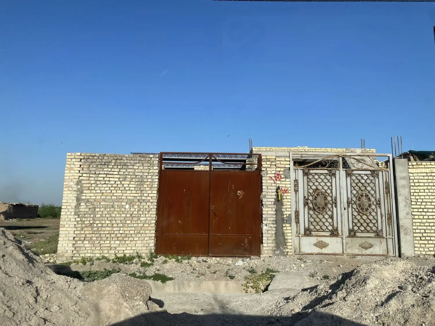 زمین ۱۰۰ متری نیمه ساخت شهرامام بوستان ۲