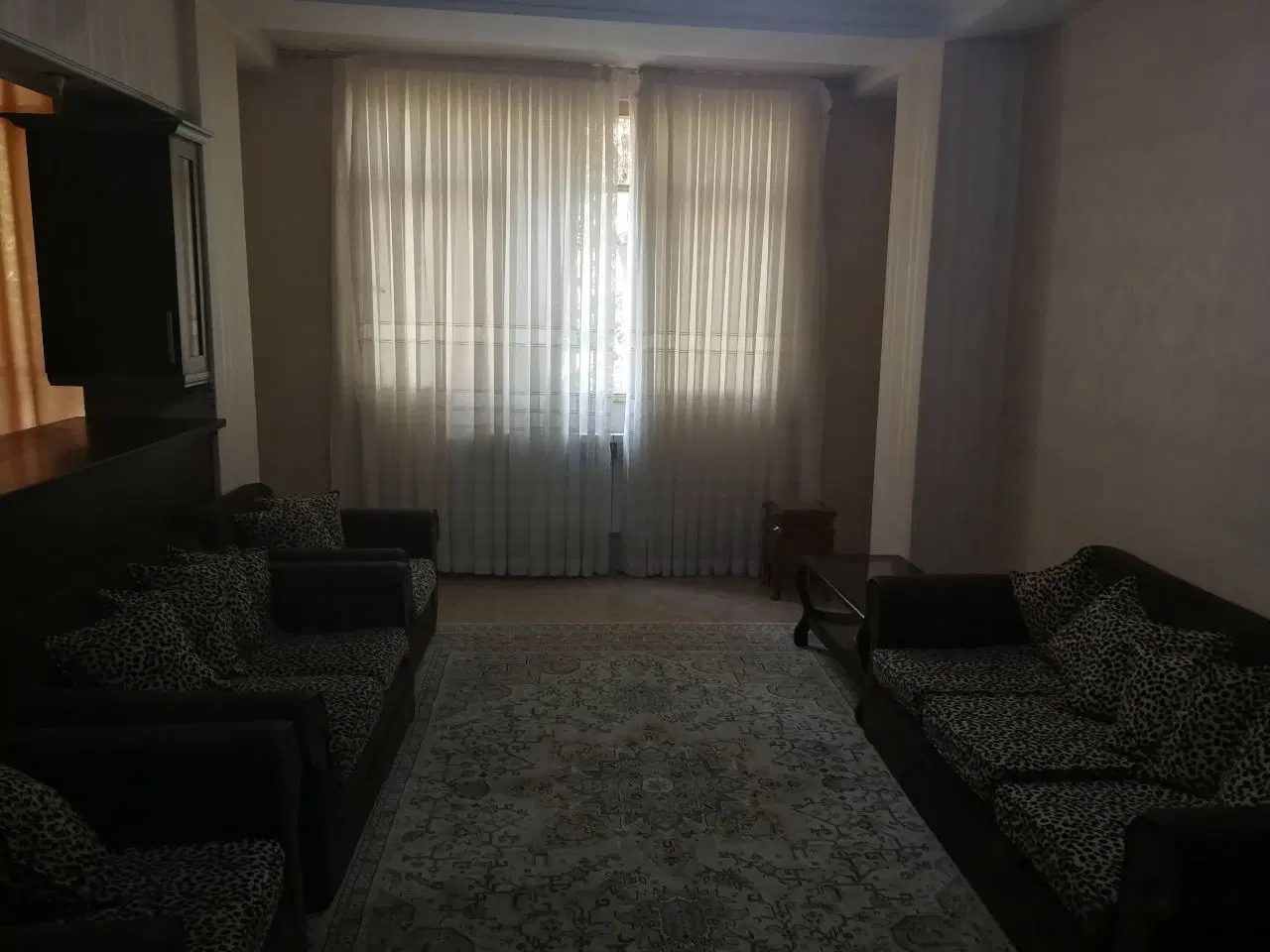 واحد ۹۴ متری رزکان،زنبق ها
