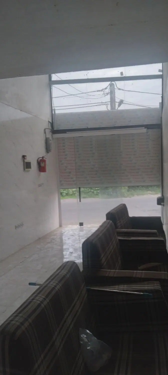 مغازه بر خیابان  اصلی
