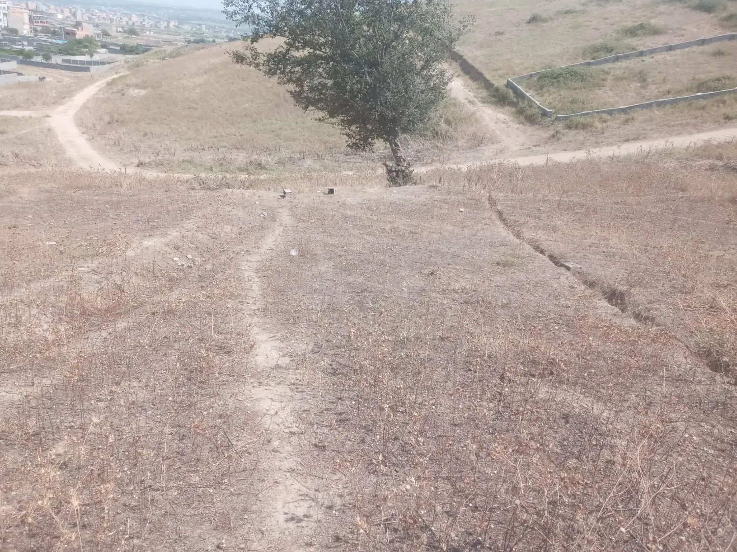 زمین فروشی