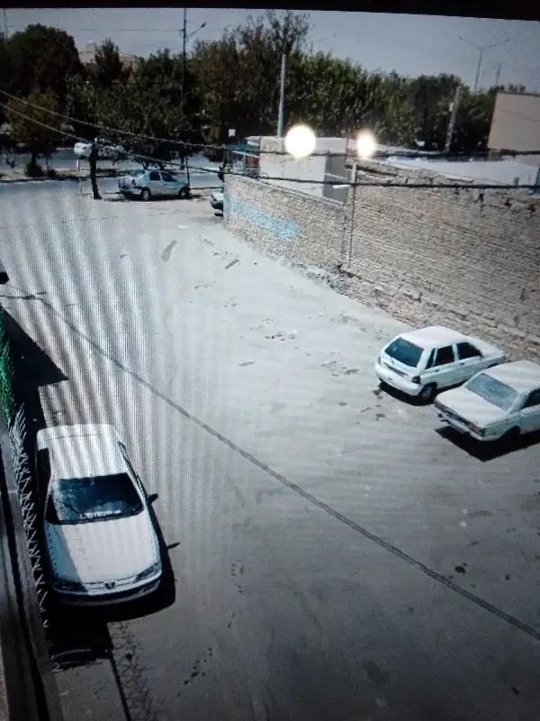 یک باب مغازه داخل گاراژ فنی 27متر برق سه فاز و آب