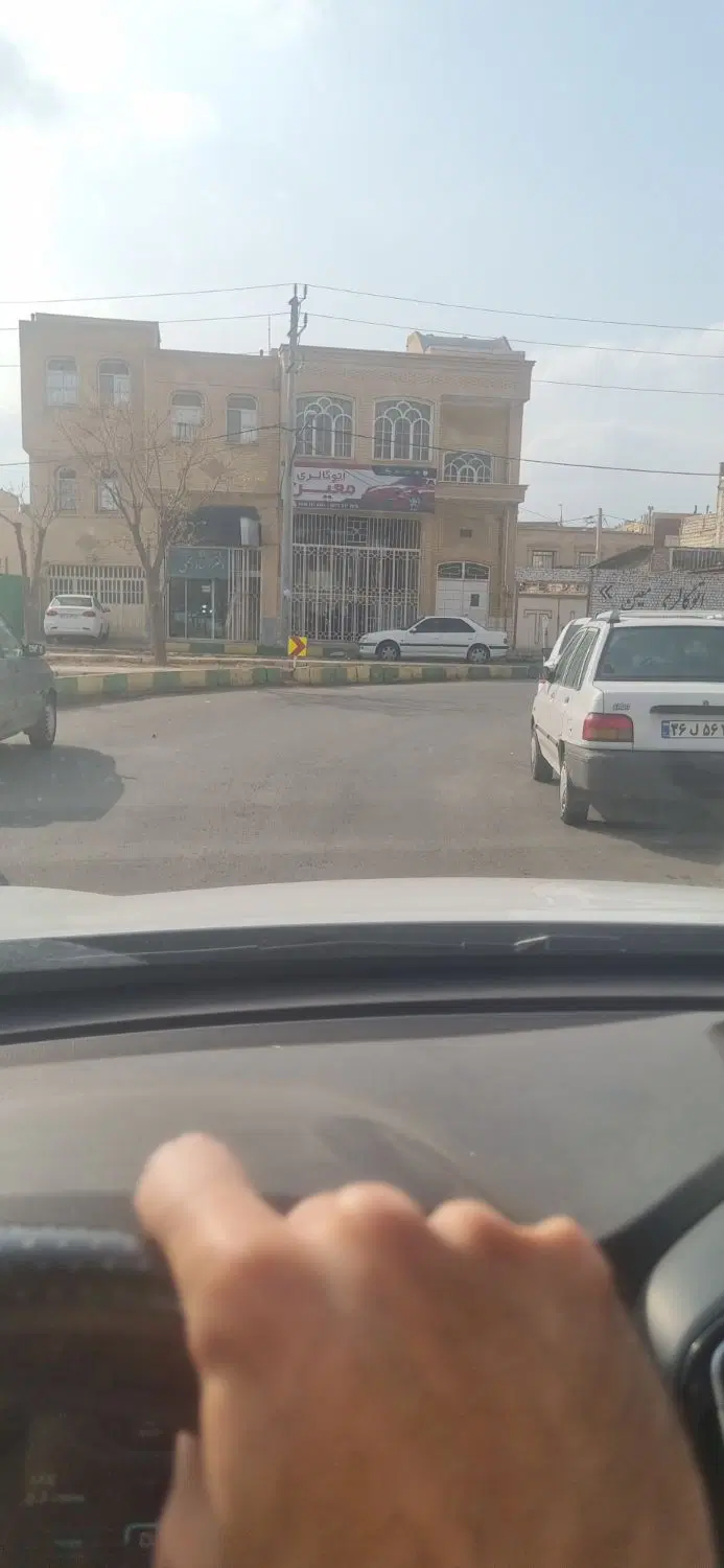 مغازه دور میدان جهاد