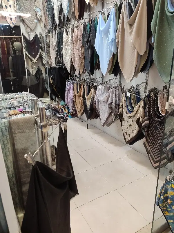 مغازه تجاری کنار بازار رضا