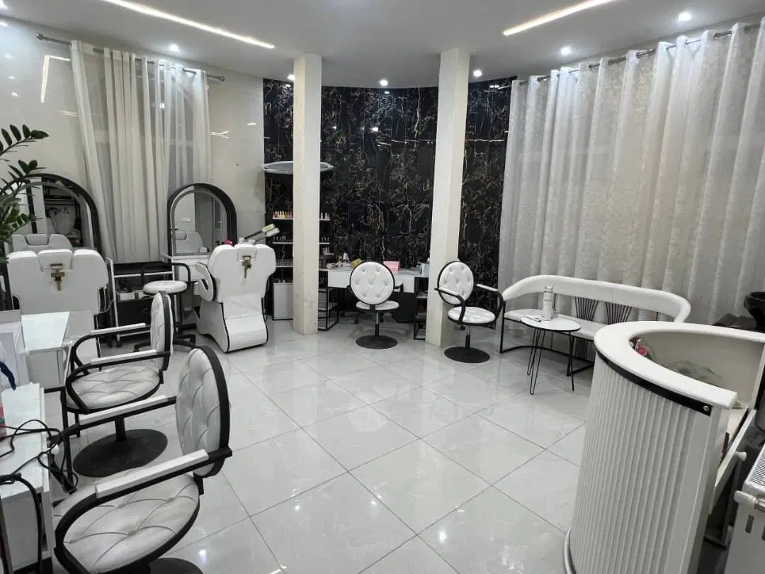 واحدتجاری واقع درخیابان علوی