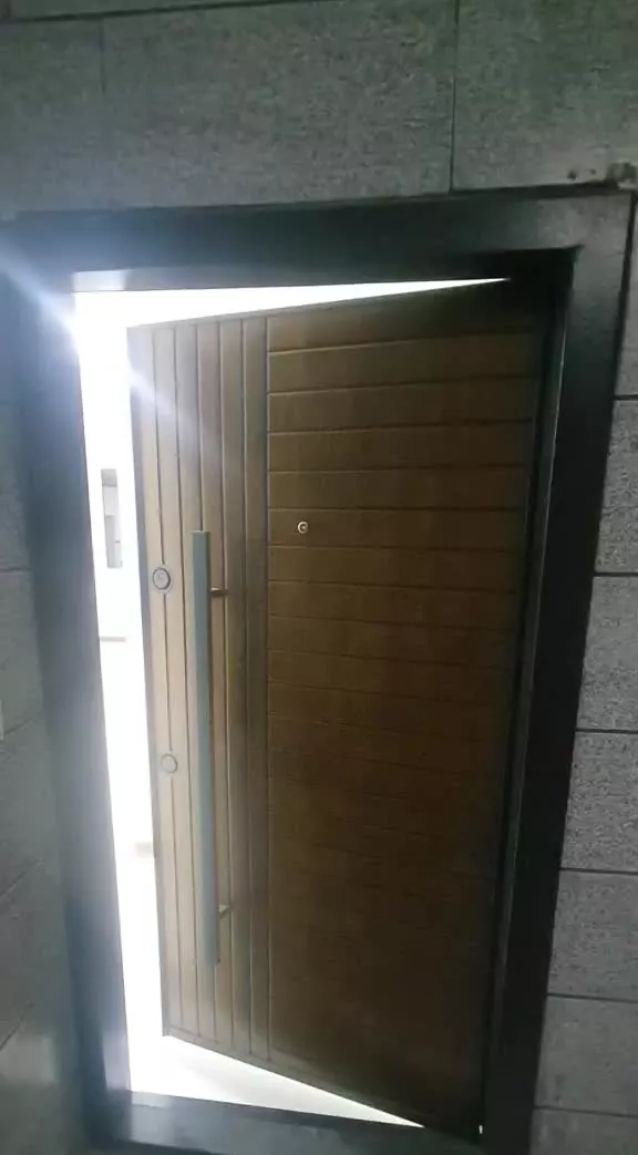 77 متر فول بازسازی رو به آفتاب