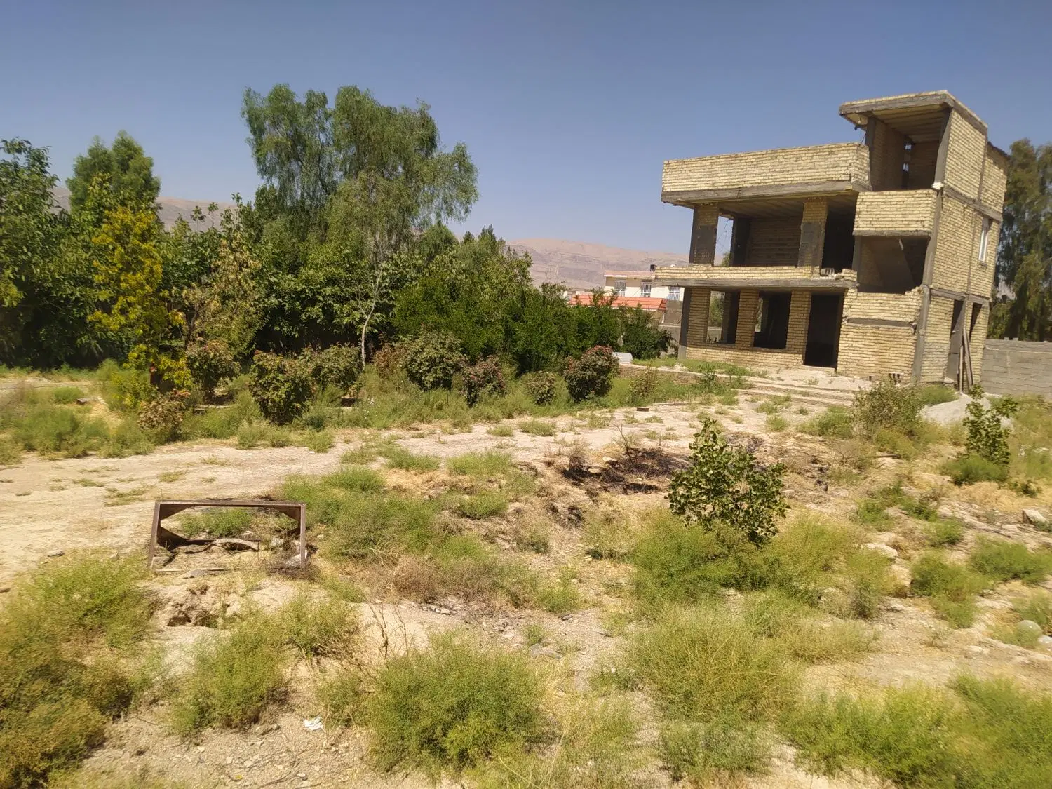زمین مسکونی