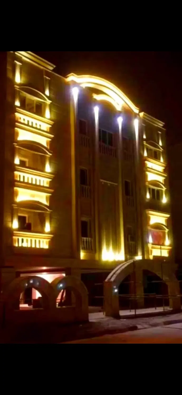 سه خوابه ۱۴۰ مترنوبنیاد فاز ۳ با ۴۰ مترتراس رایگان