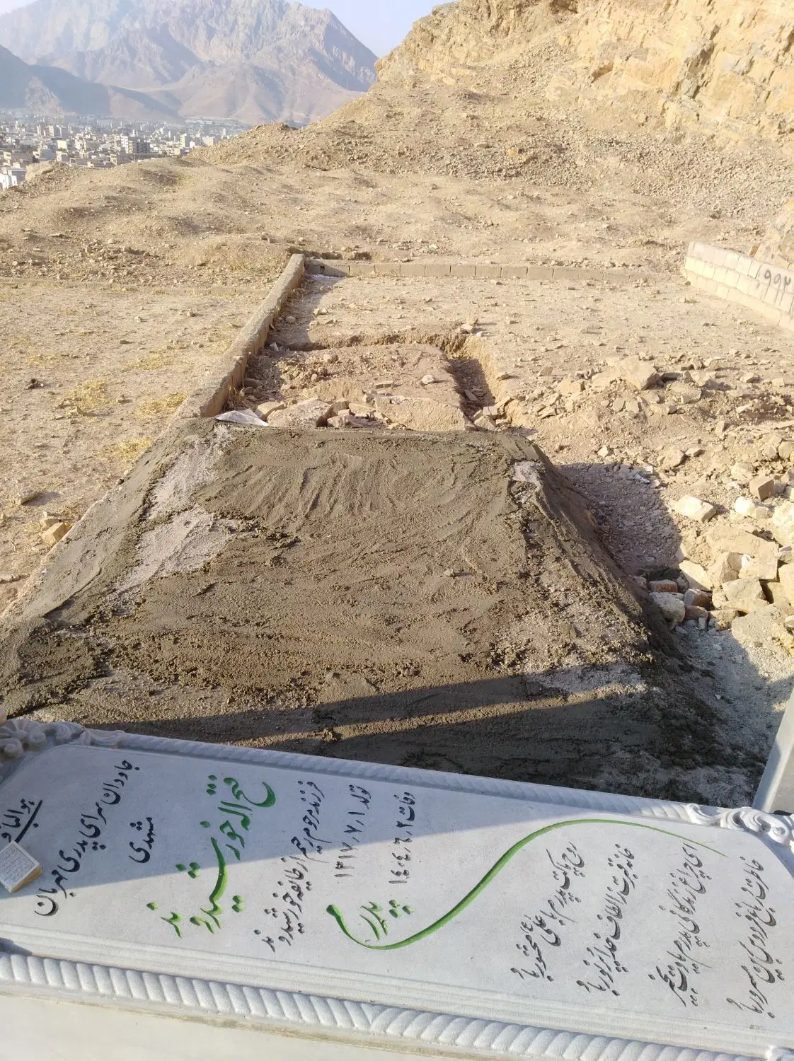 پنج عدد قبر دوطبقه قبرستان سرابیاس