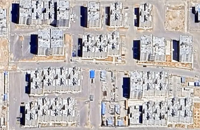 بناسازان دو خواب خام