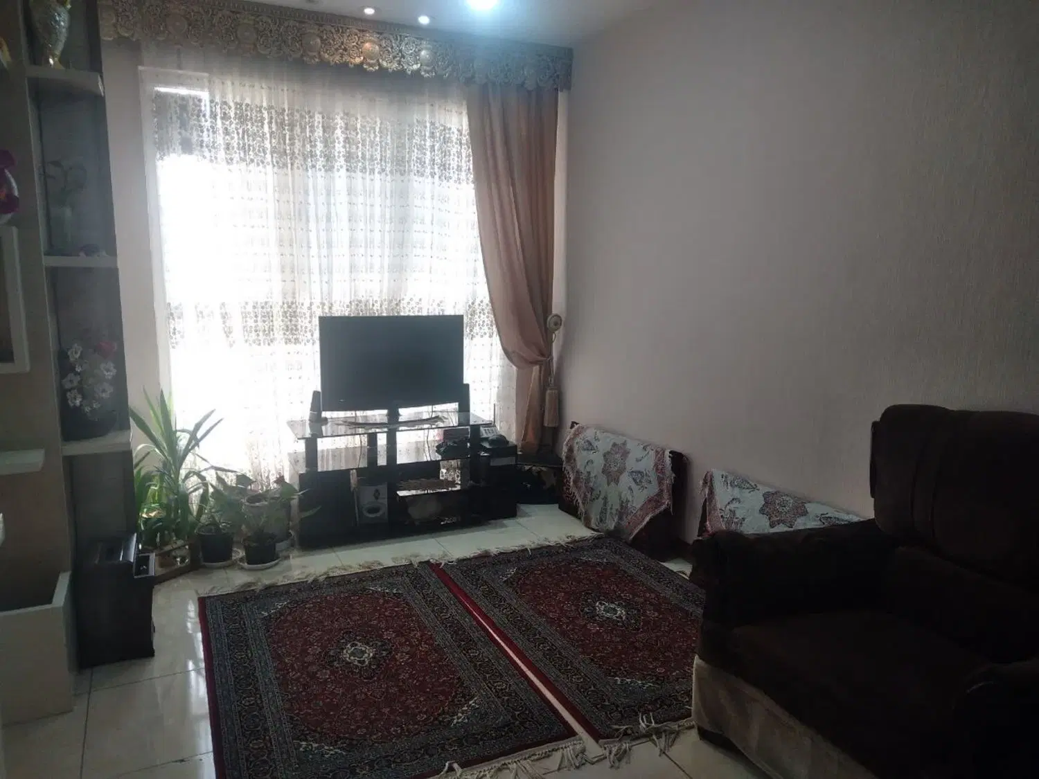 81 متری دو خوابه با انباری آسانسور و پارکینگ