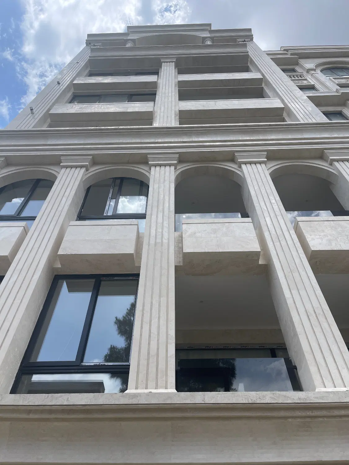 آپارتمان صفر و نوساز ابتدای دانش آموز