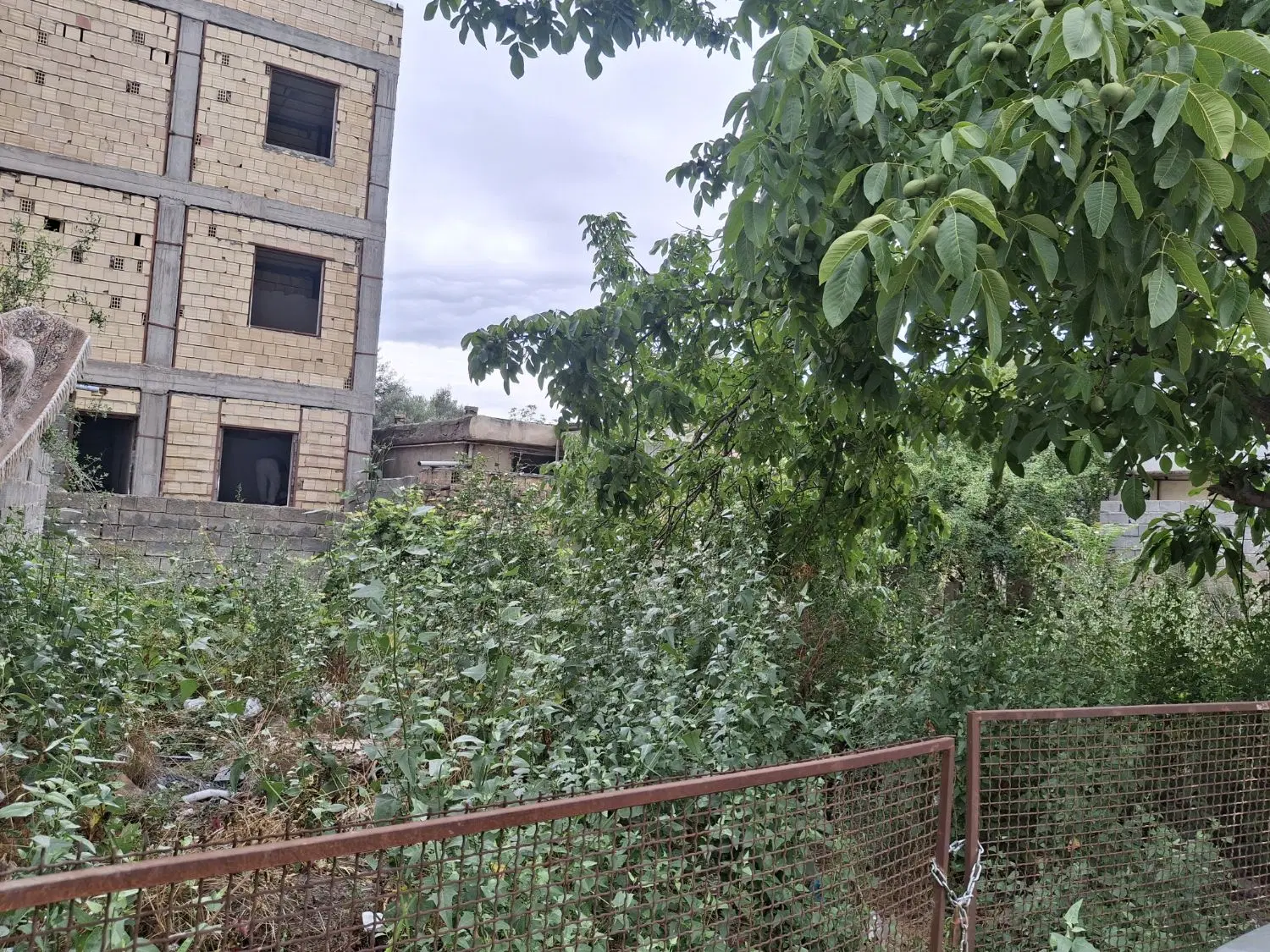 فروش زمین با مجوز ساخت در شهرک