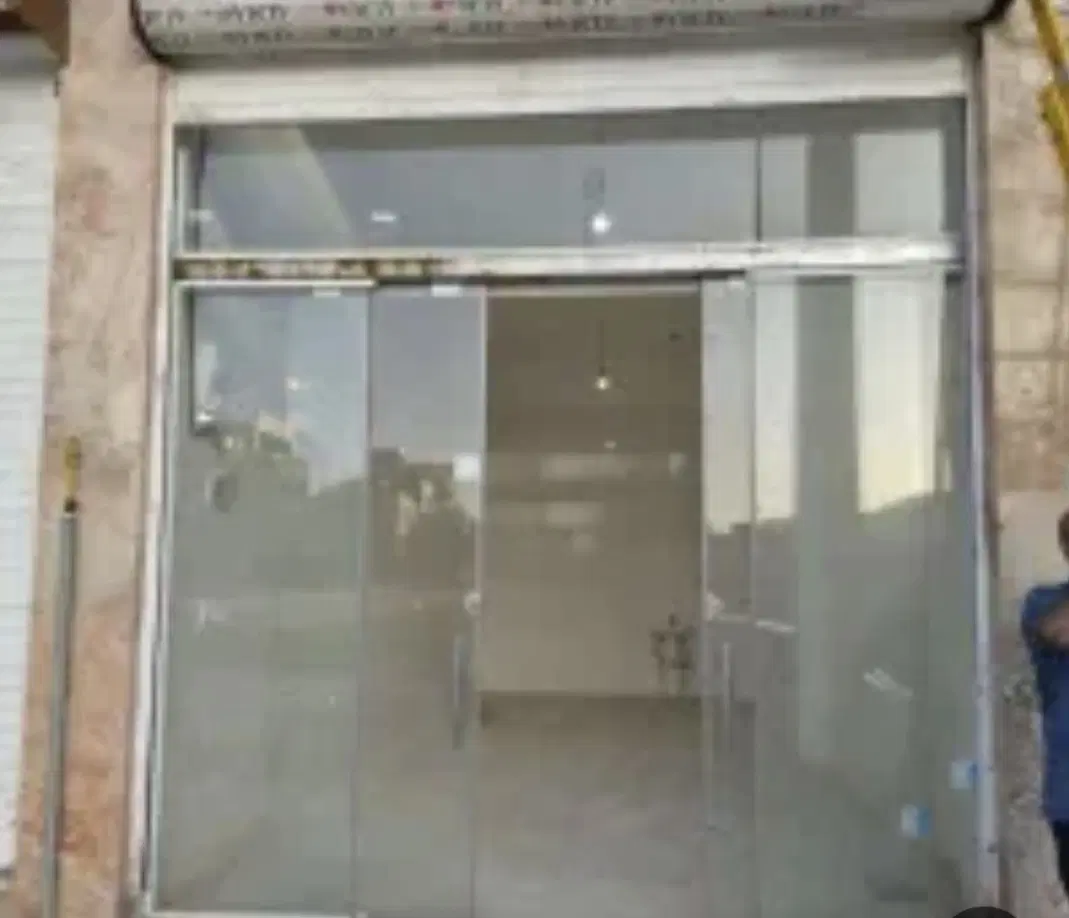مغازه آبمیوه وبستنی