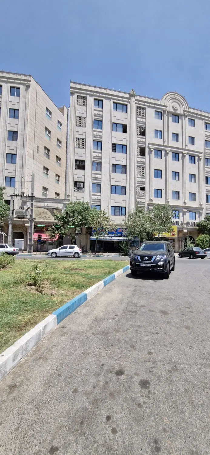 ۱۴۰متر۳خوابه بام ری