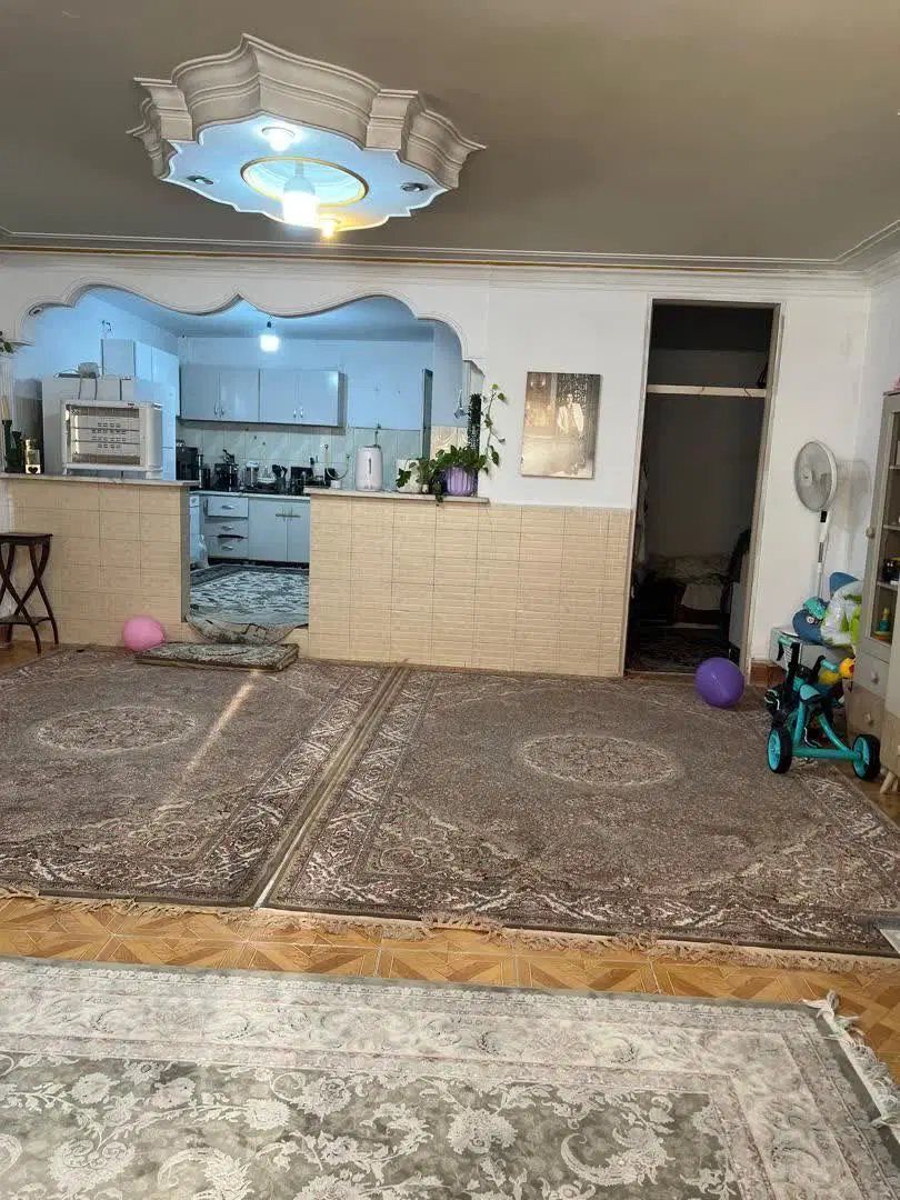 فروش خانه ۴ طبقه با حیاط و پارکینگ