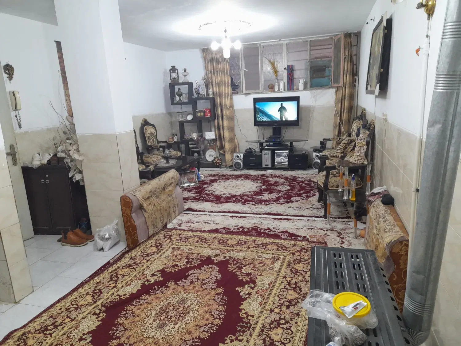 زیر همکف خانه  یک واحد از ۳طبقه شخصی