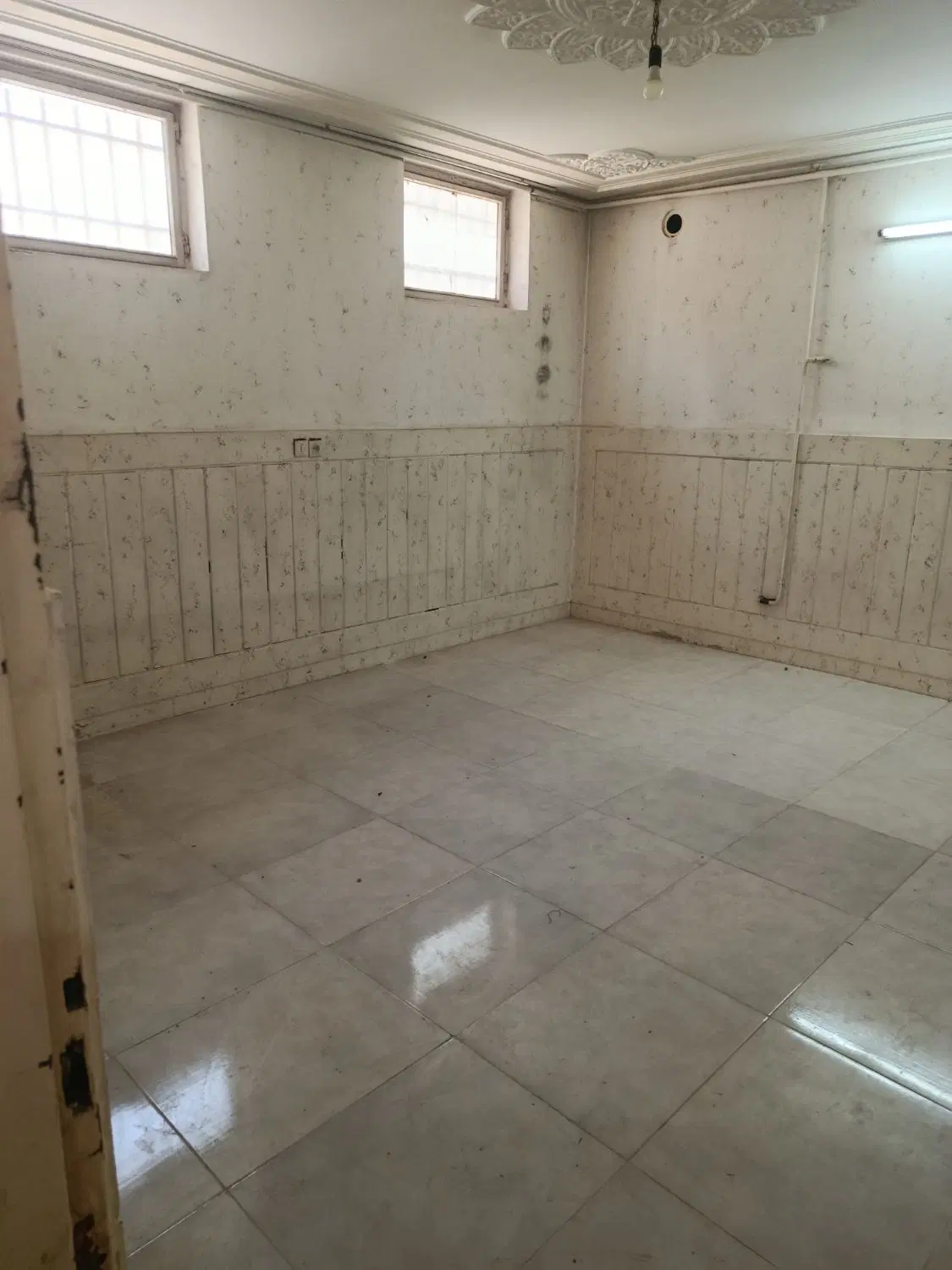 طبقه همکف راه مجزا