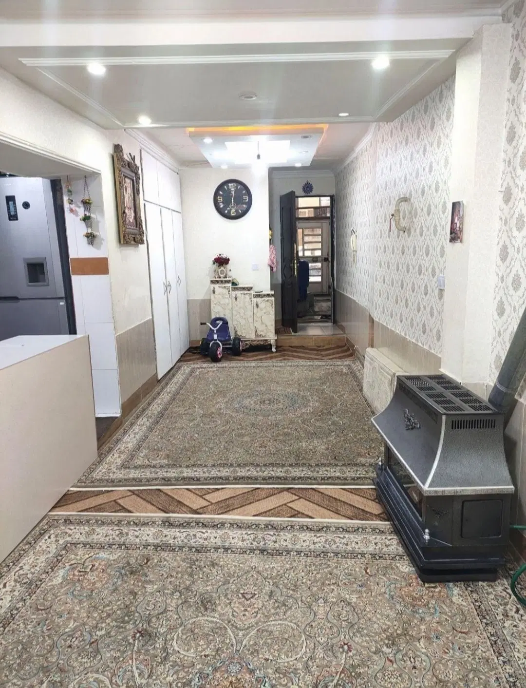 تک واحدی، همکف، خ دکترحسابی نسترن ۲