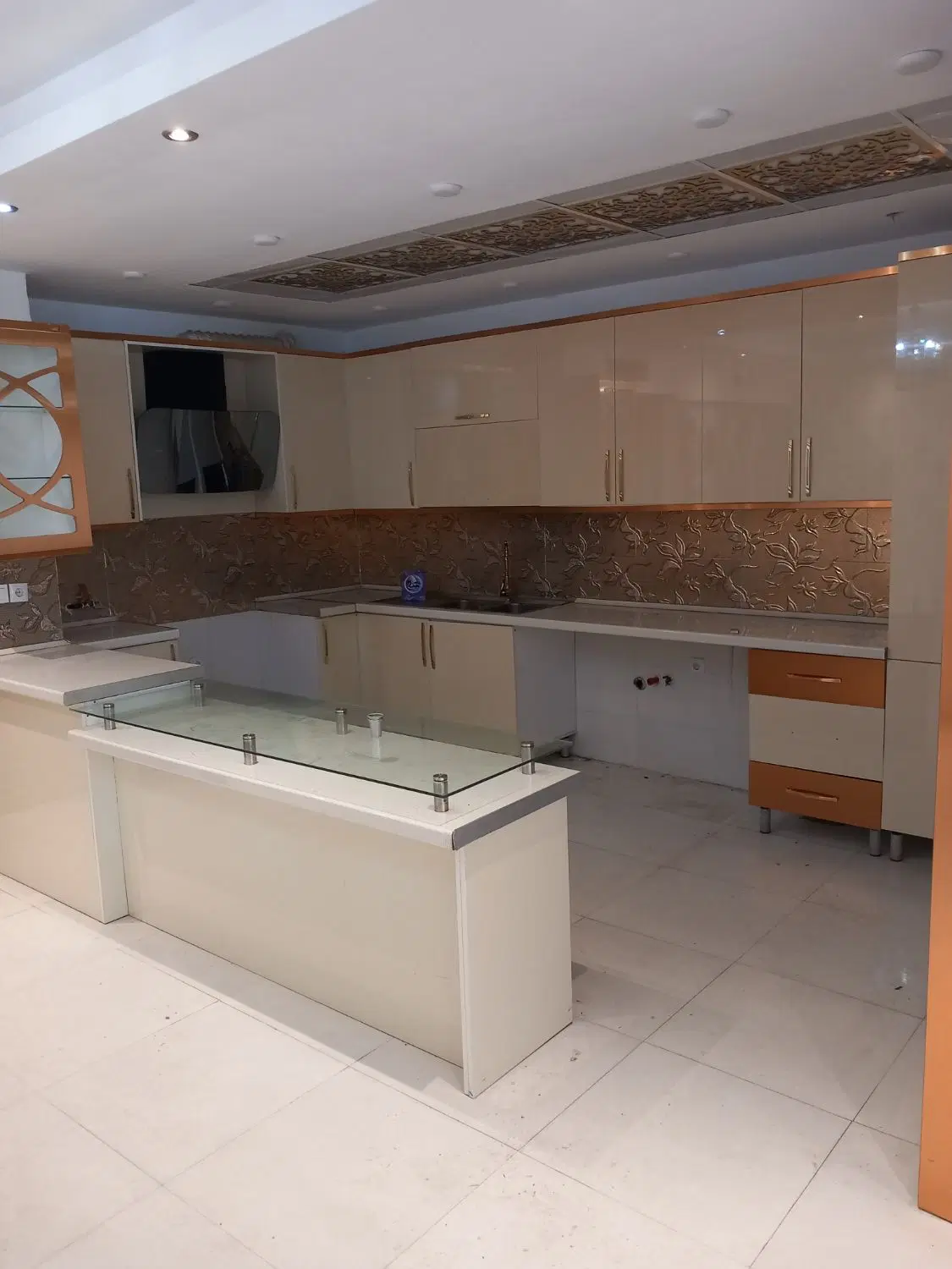 اپارتمان ۱۲۰ متری ۲خواب فول امکانات