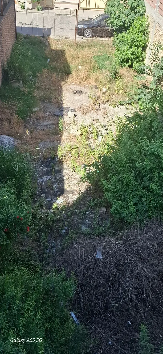 زمین فروشی
