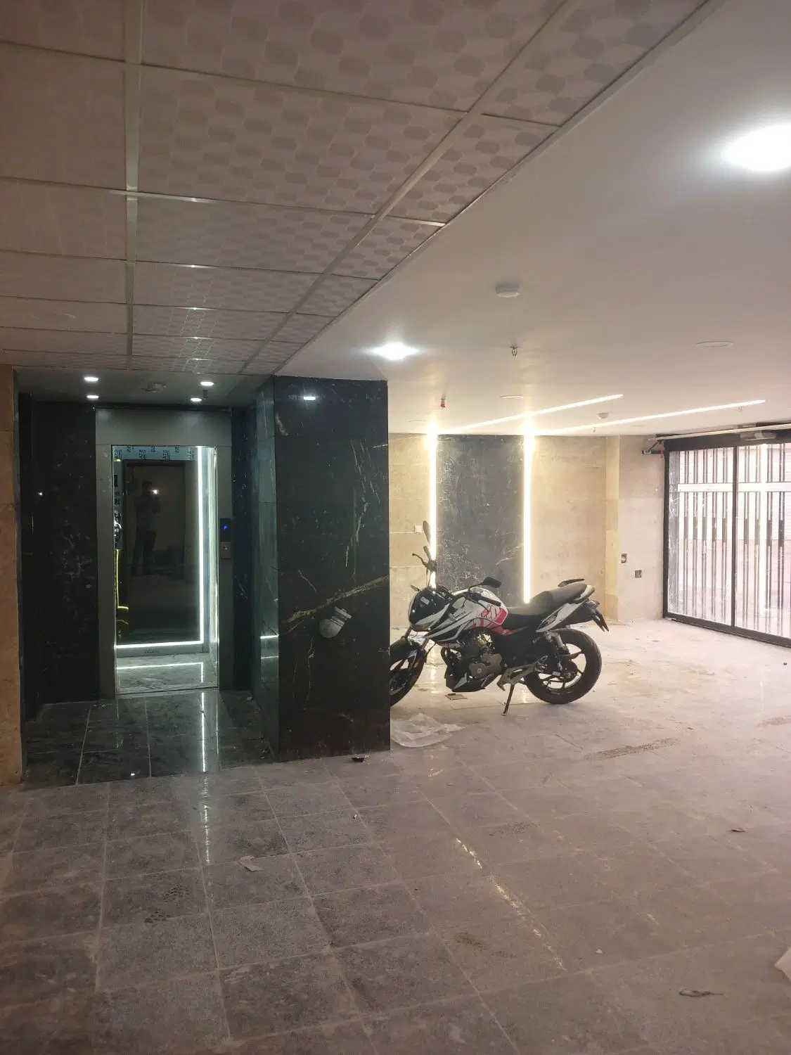شهرک مدرس ۱۶۰ متری طبقه آخر