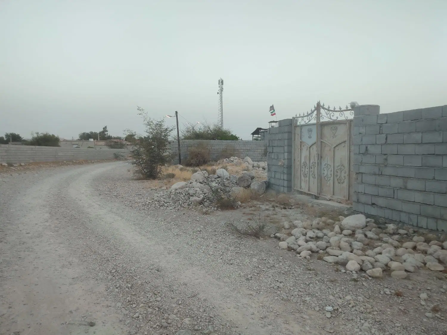 زمین فروشی