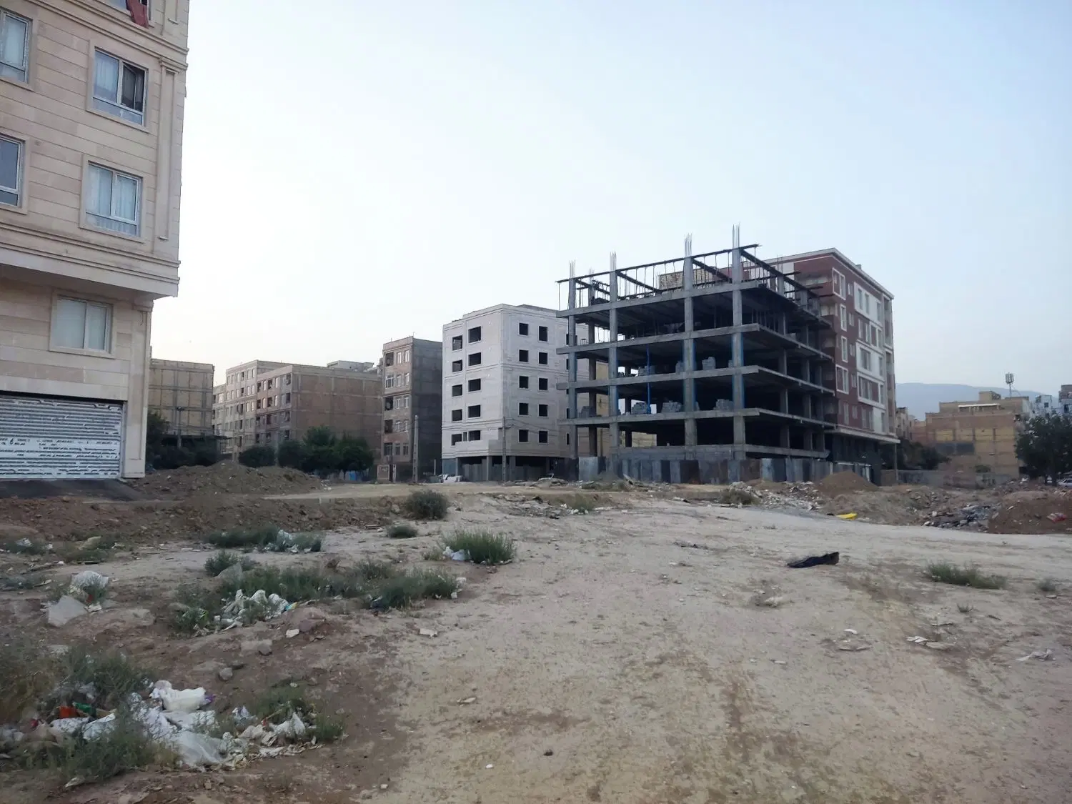 زمین 180 متر