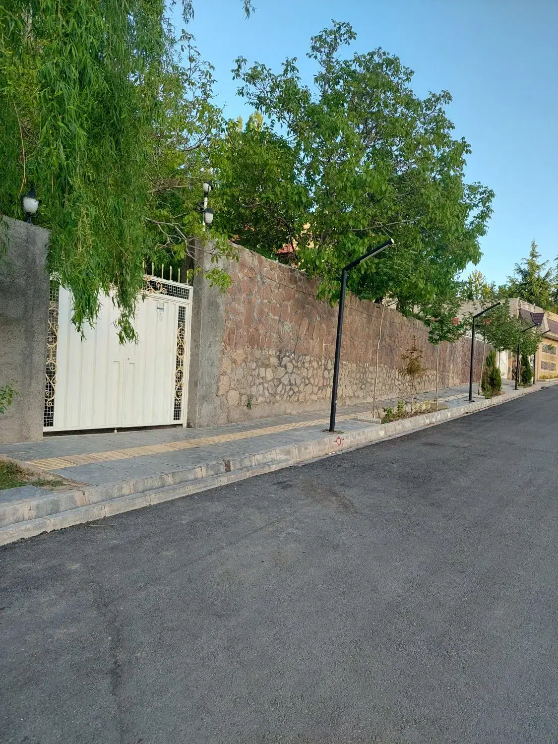 خانه باغ با موقعیت بسیار عالی