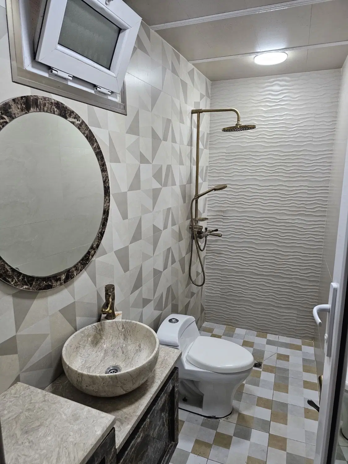 سویت ۵۰متری باپارکینگ و حیاط خلوت میدان بسیج