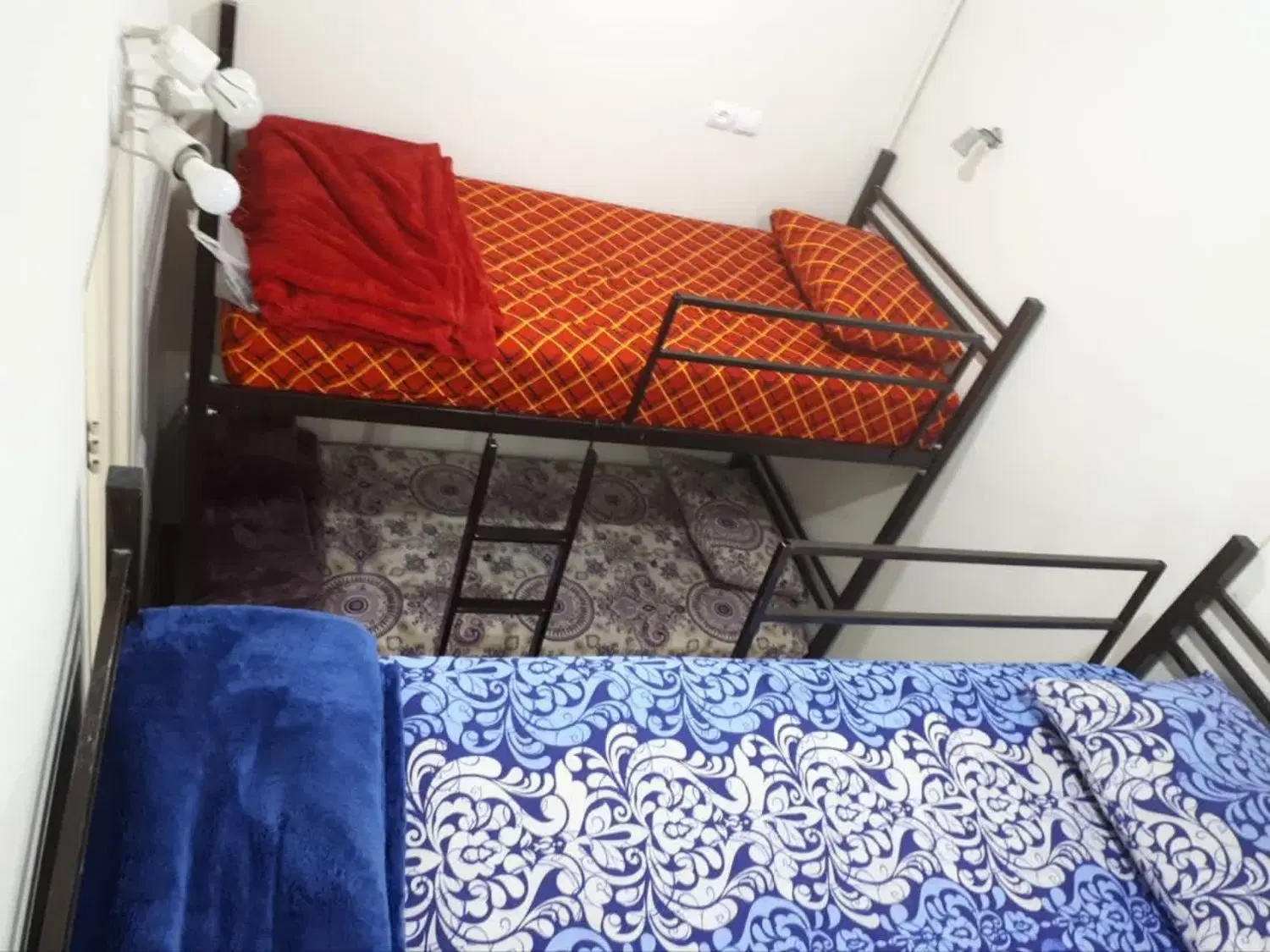 خوابگاه و پانسیون پسرانه در پونک با اسپلیت و Wi-Fi