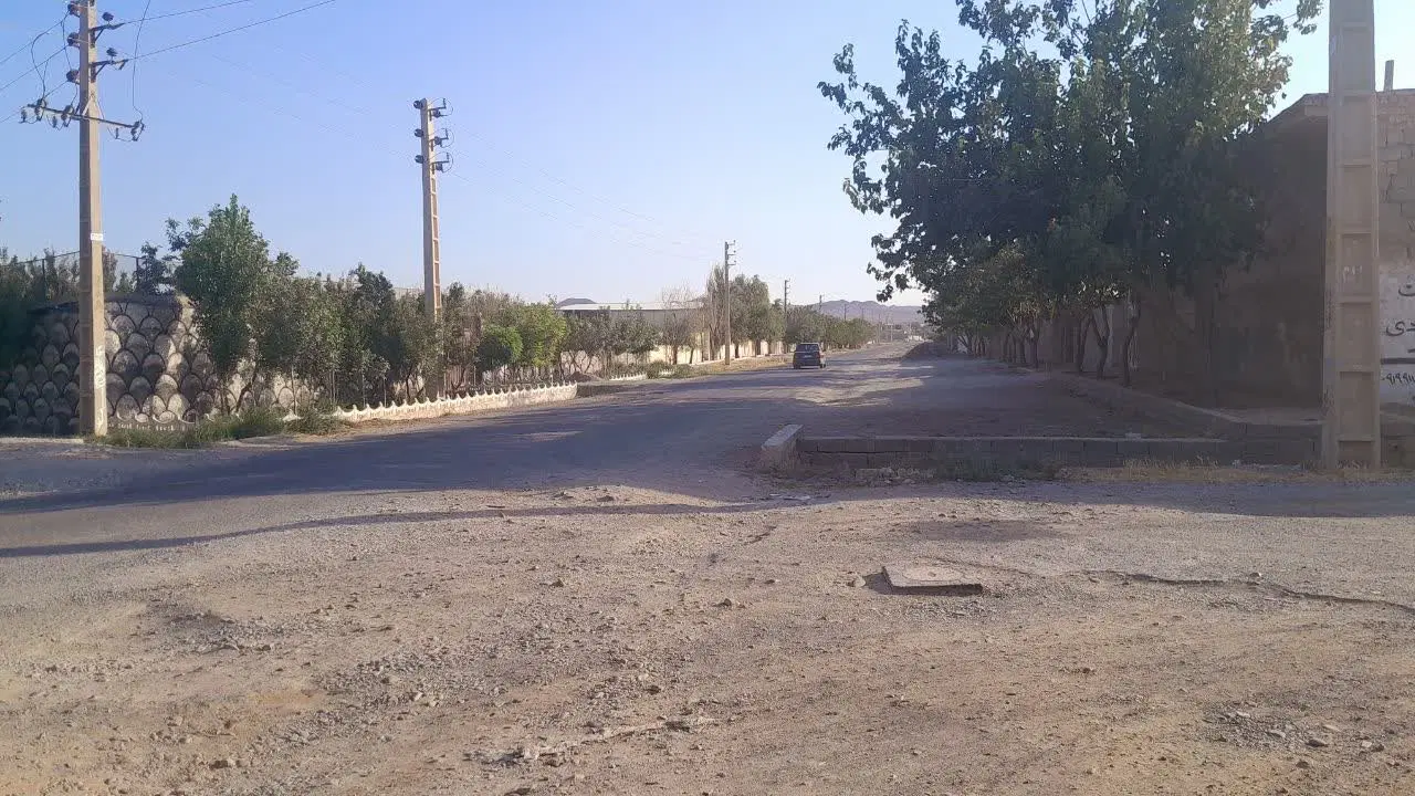 زمین .زمین باغی