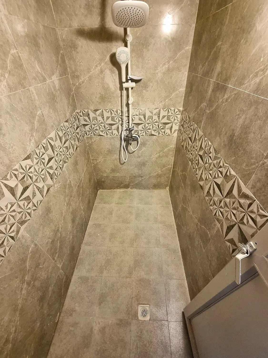 واحد ۷۵ متری نبش خیابان چالوس