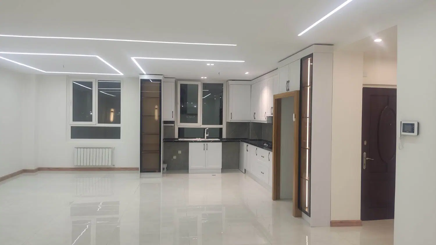 ۱۱۰ متر ۳ خوابه ، ۲ پارکینگ سندی ، فردوس شرق