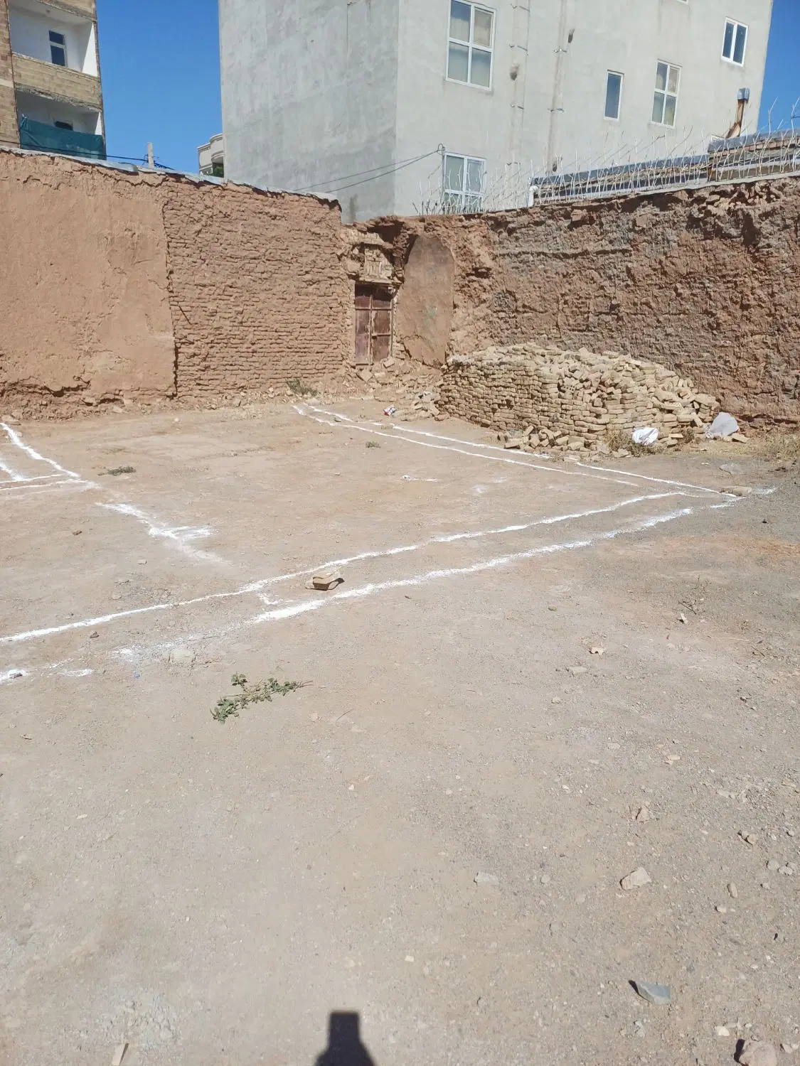 زمین 150 متر