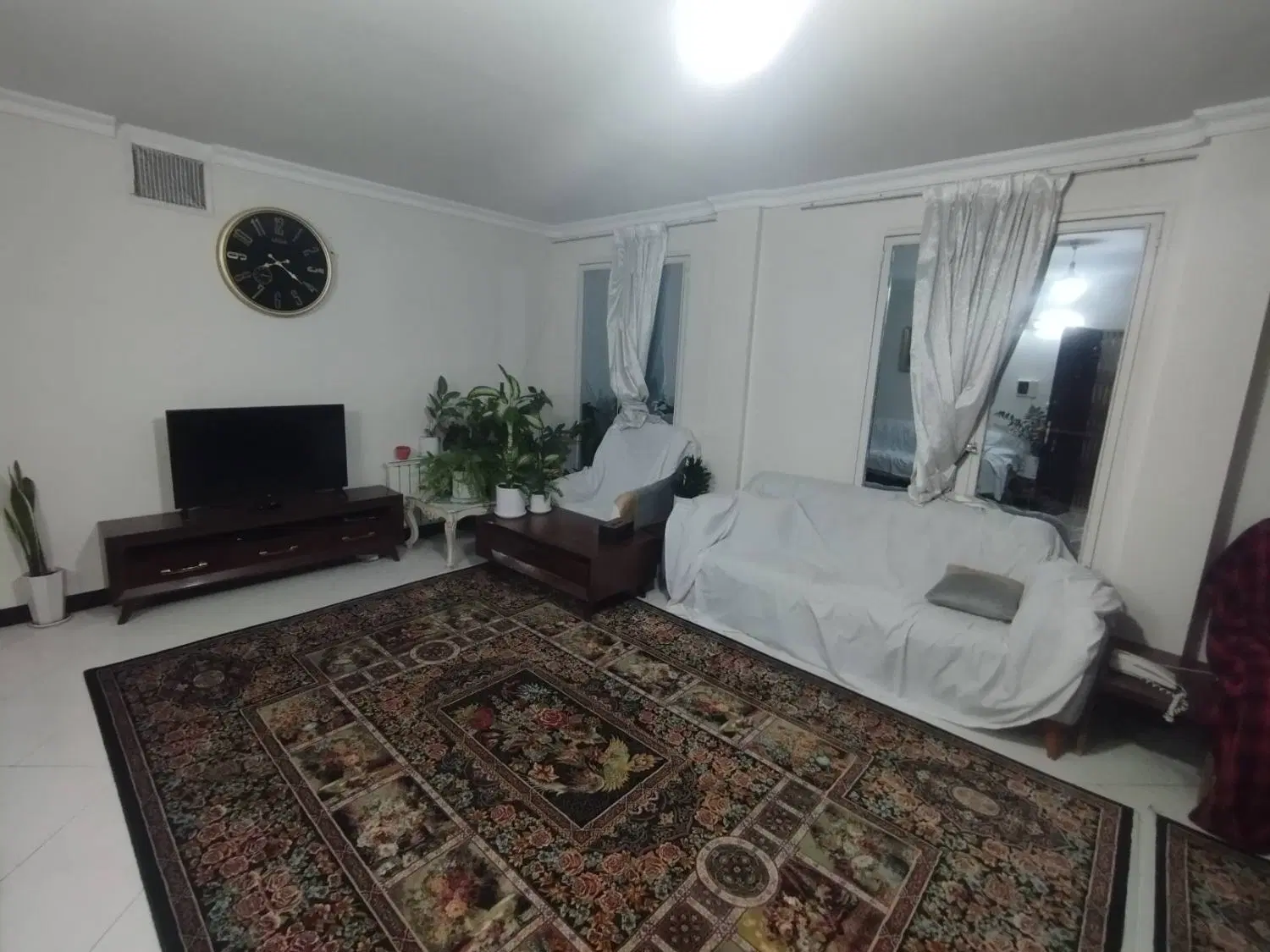 ۹۰ متر دوخوابه.بالکن.پارکینگ.آسانسور.مختاری غربی