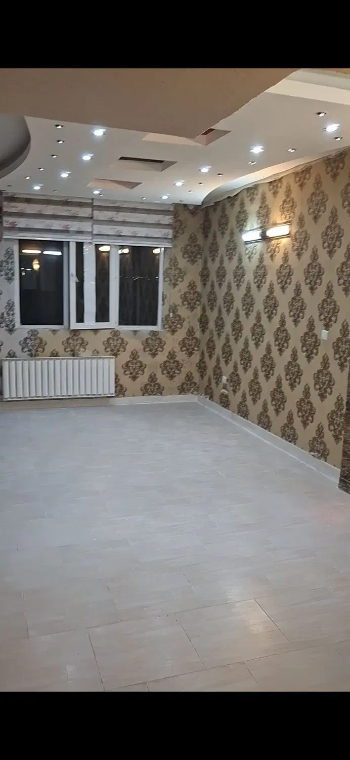 فروشی ۴۱۱ واحدی