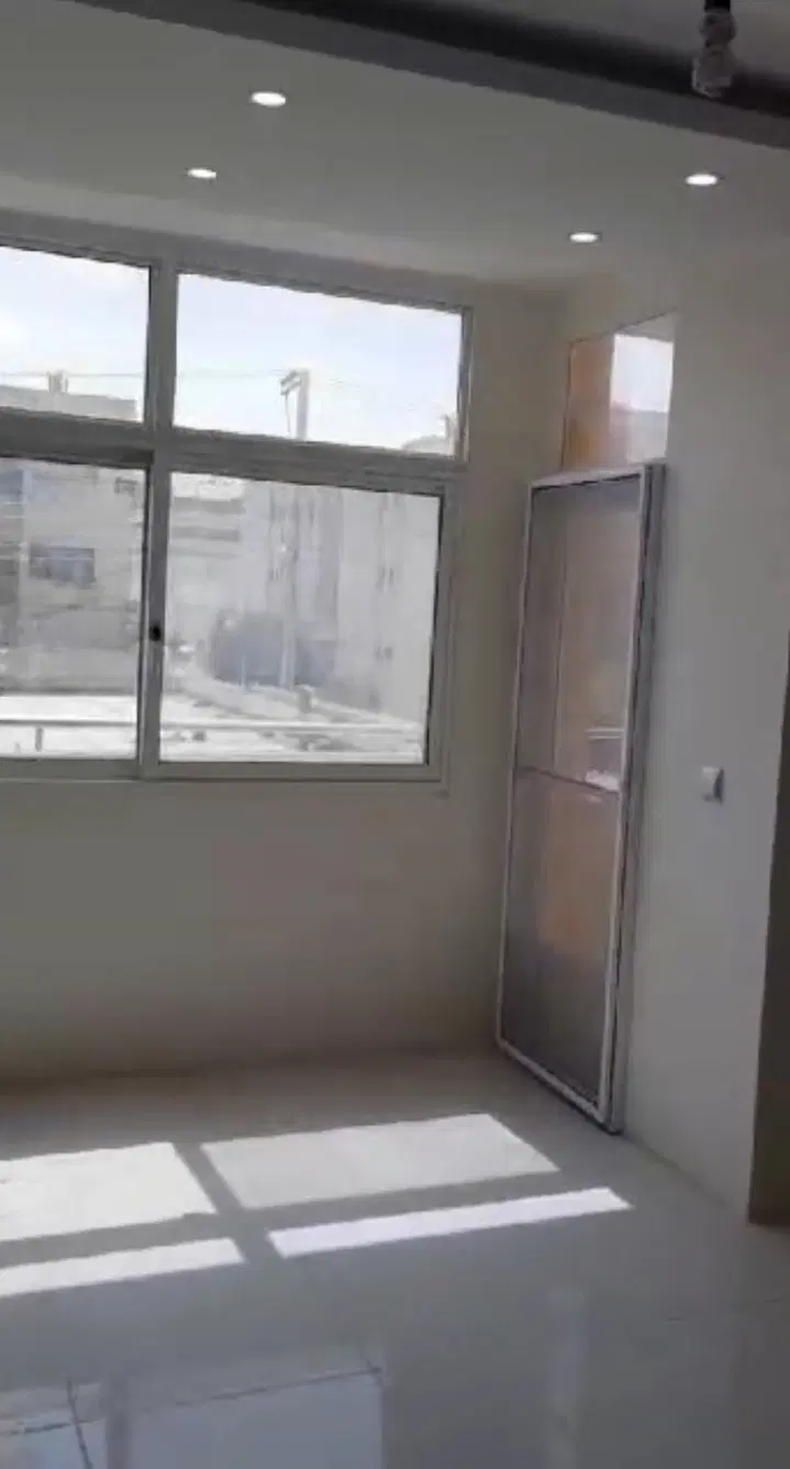 آپارتمان فول امکانات 3 طرف نور فاز 1