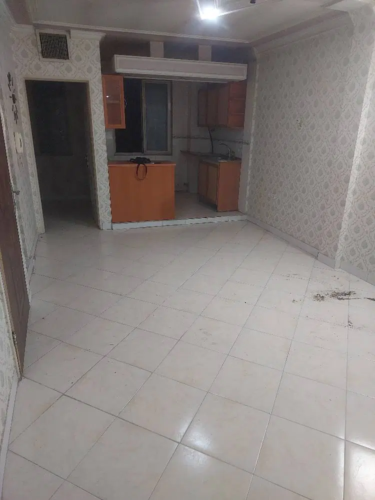 ۴۲ متر  با پارکینگ و انباری