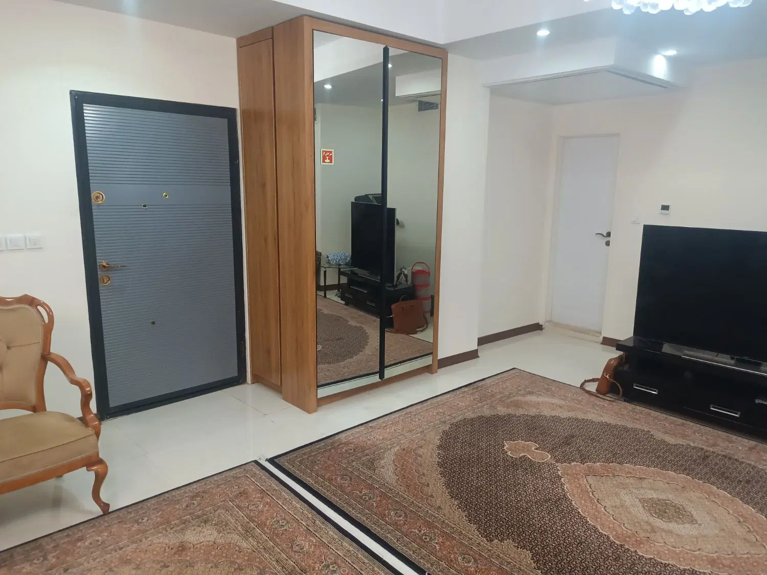 ۱۲۰متری ۳خوابه نوسازسند آماده تکبرگ