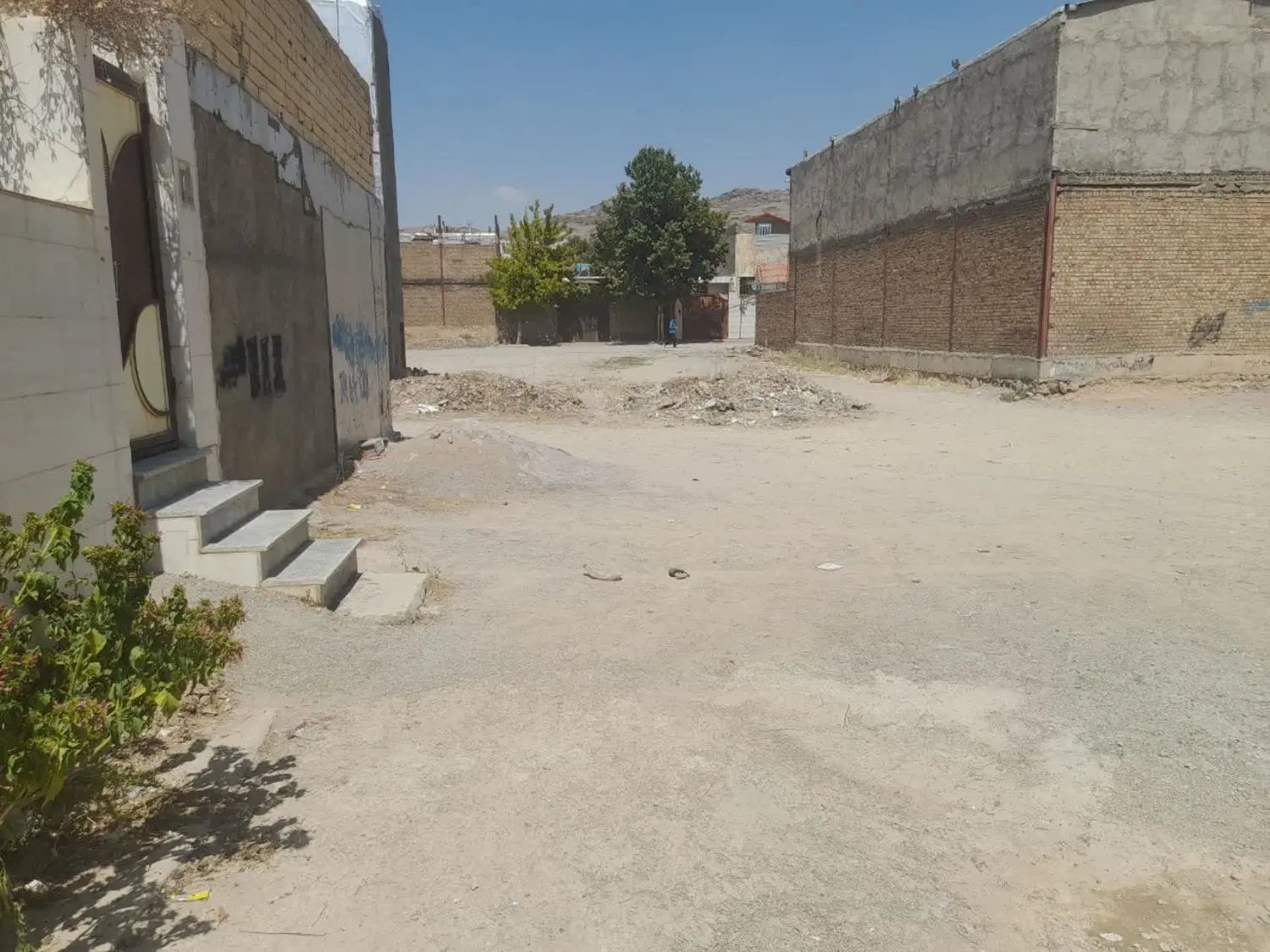 زمین دره گرم