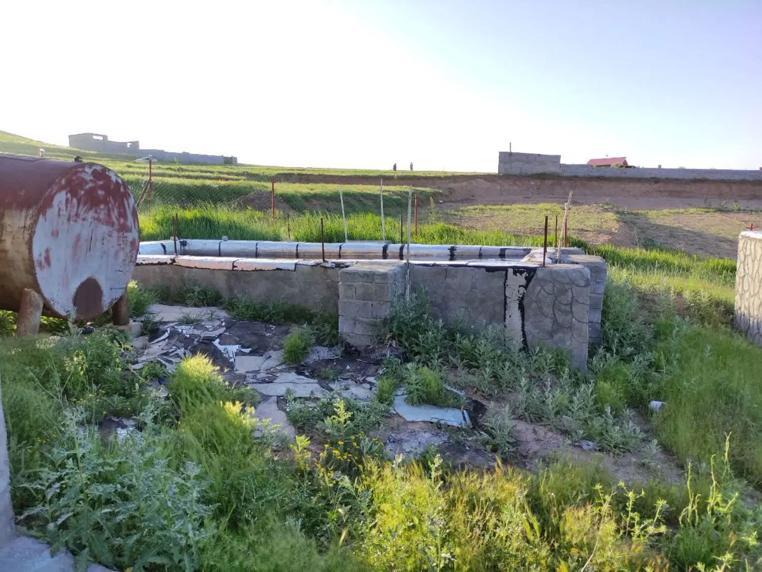 باغ ۱۰۰۰ متر دارای آب