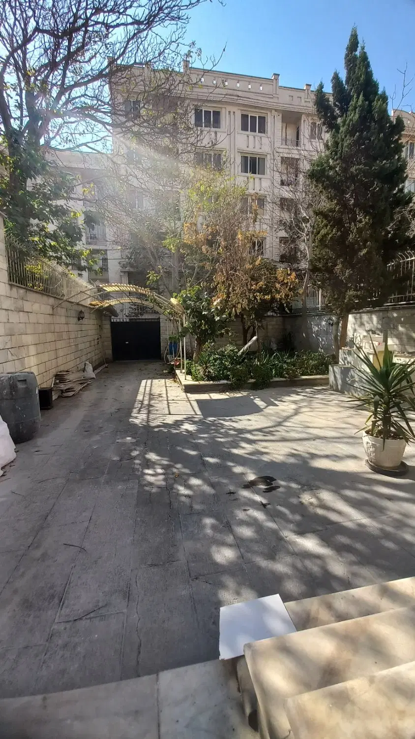 ۳۷۰متر ویلای دربست در ۲طبقه سازمان برنامه