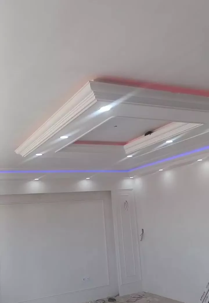 واحد ۹۰متری نزدیک دریاچه شاپوری