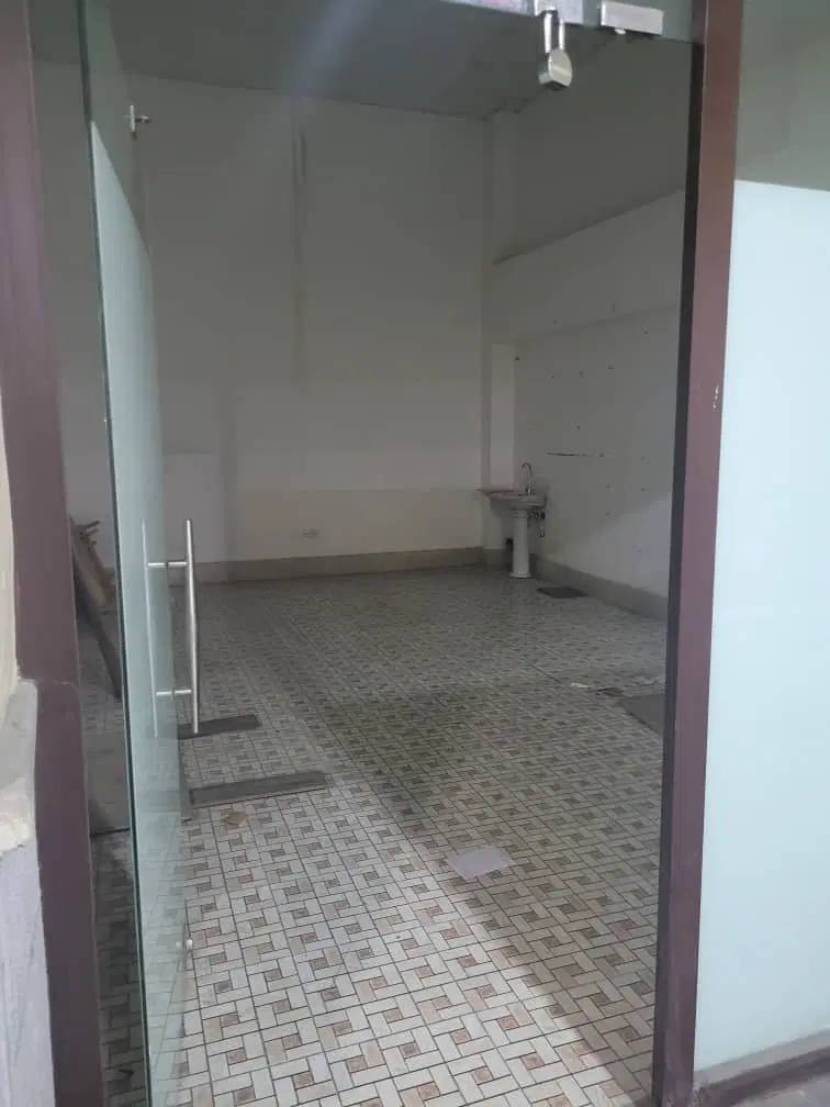 34 متر مغازه در نقش جهان اندیشه