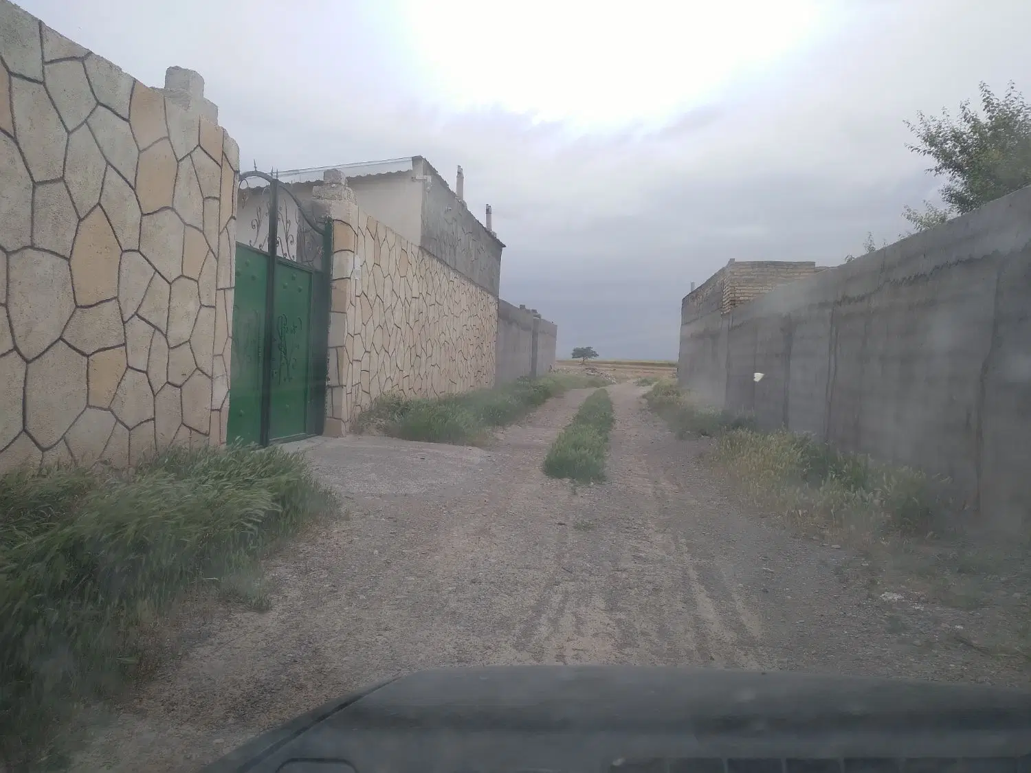 زمین دوردیوار۵۰۰متری