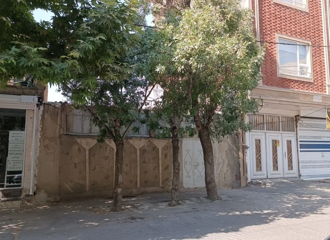 ملک ویلایی ۸۲ متری بر خیابان اصلی